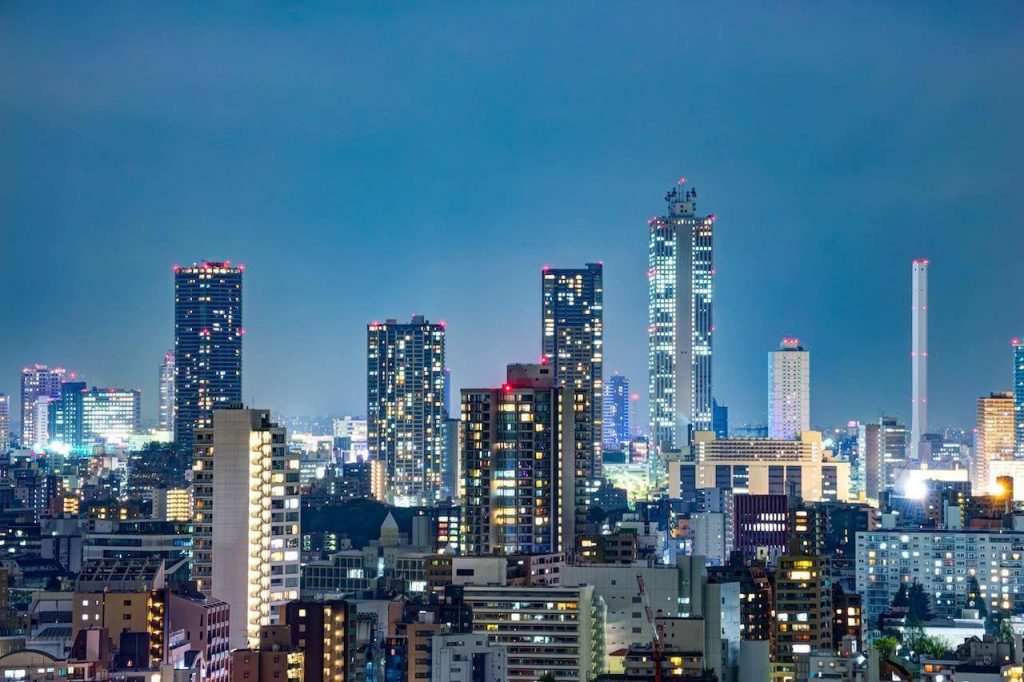 池袋の夜の街並み