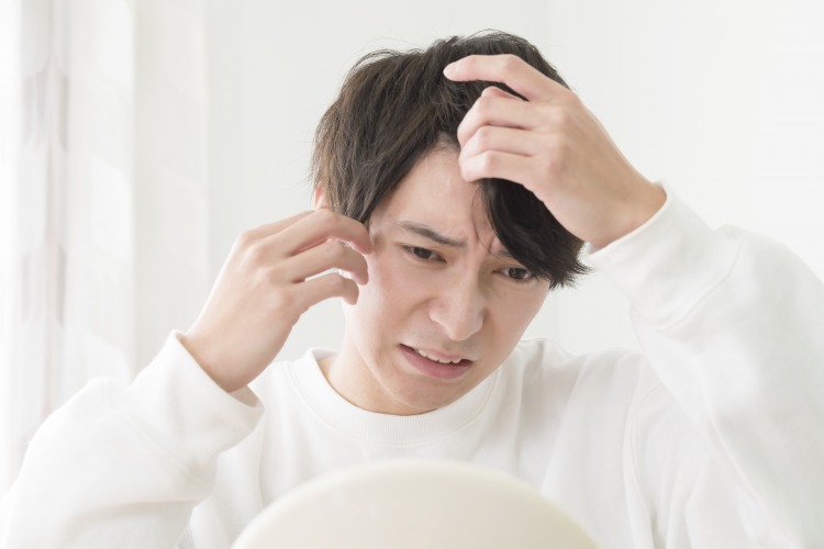 ストレスと抜け毛は関係ない？抜け毛の特徴から症状・対策を見極めよう